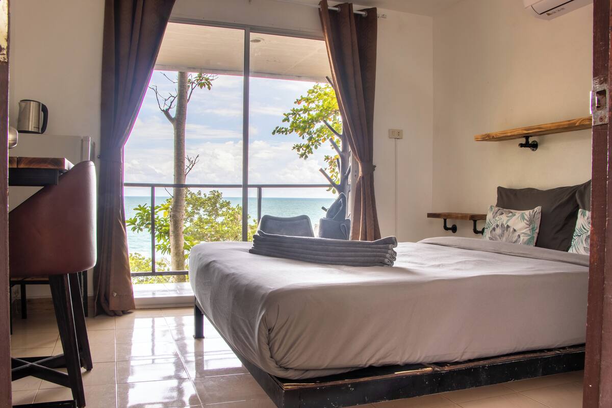 Top bungalow with balcony | 免费 WiFi、特色家居、床单