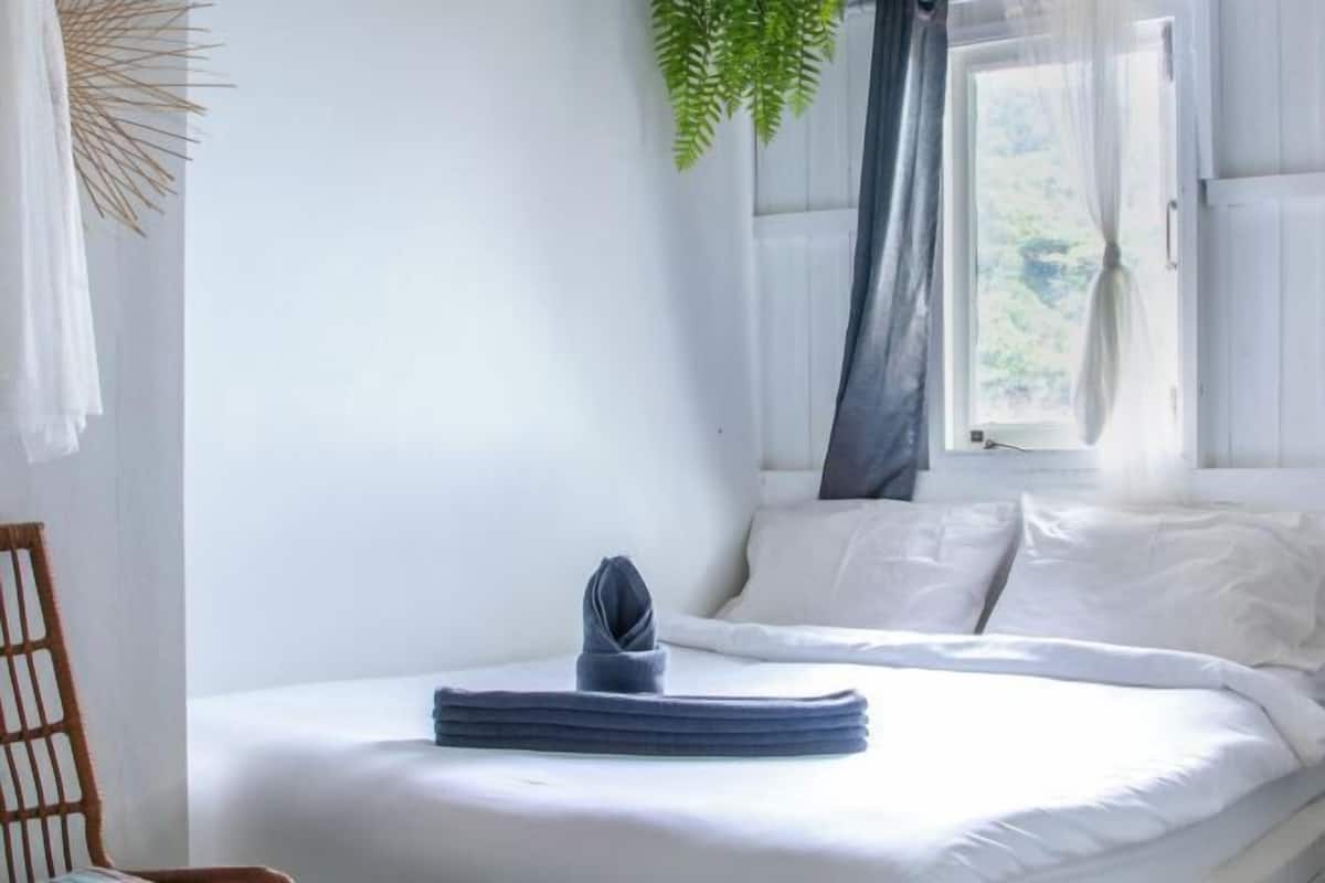 1 bedroom, individually furnished, free WiFi, bed sheets