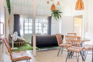 Boat house | Living area | Books