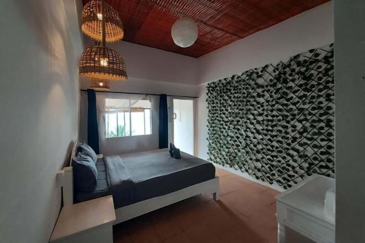 1 bedroom, individually furnished, free WiFi, bed sheets