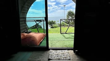 Individually furnished, free WiFi, bed sheets