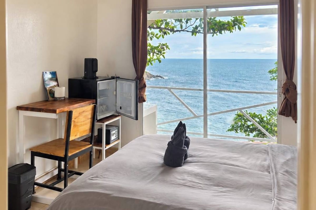 Top bungalow with balcony | WiFi (無料)、客室ごとに異なるインテリア、ベッドシーツ