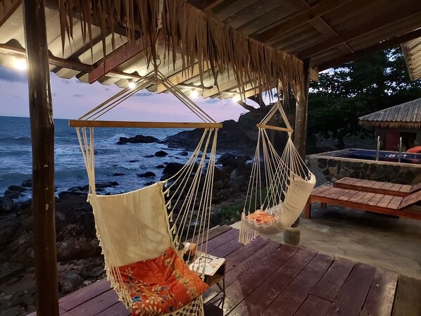 Se sirven desayunos, almuerzos y cenas; cocina internacional