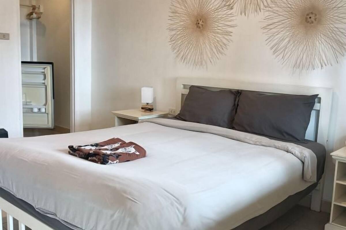 1 bedroom, individually furnished, free WiFi, bed sheets