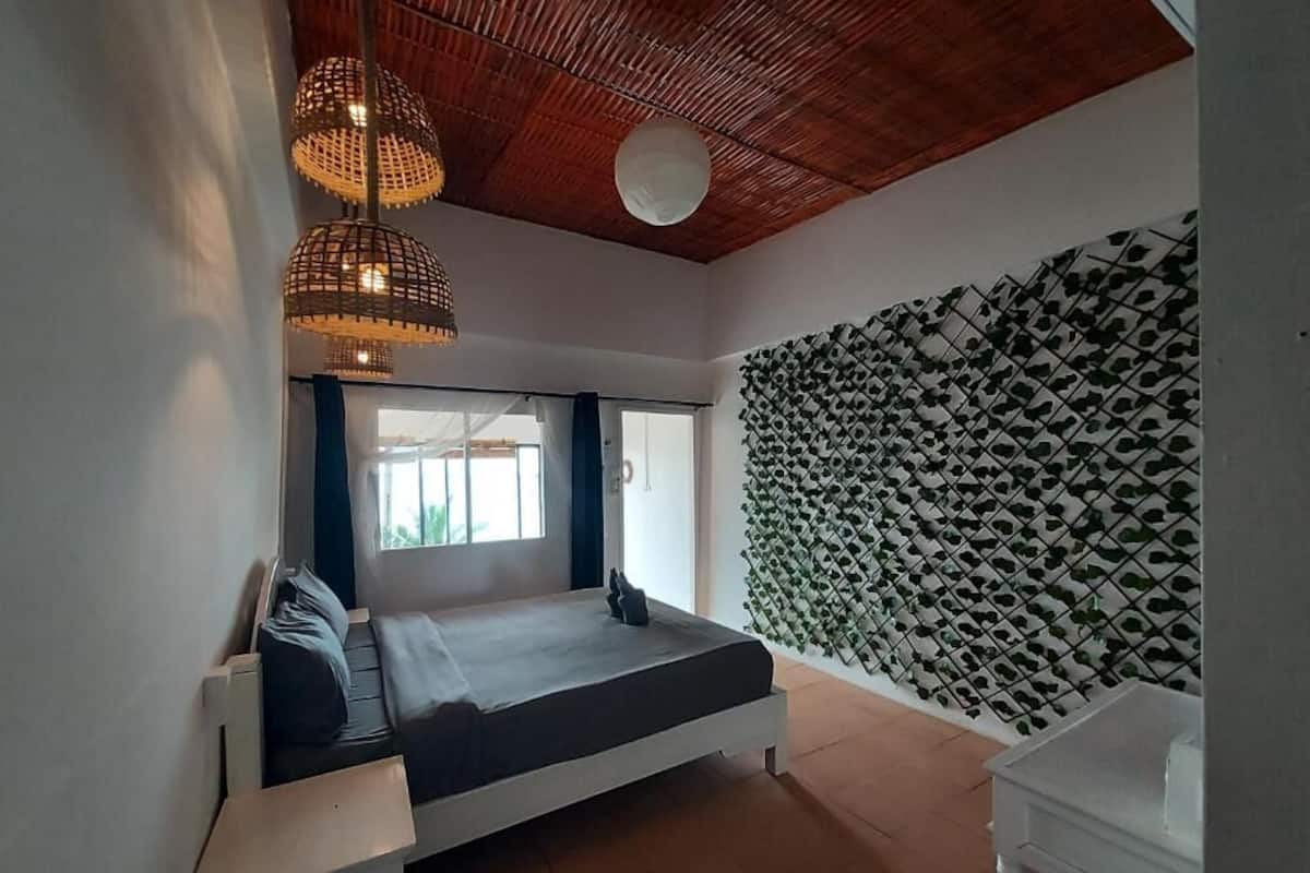WiFi (free), individually furnished, bed sheets