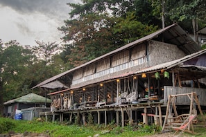 Breakfast, lunch, dinner and brunch served - Cliff Cottage Resort (Ko Chang)