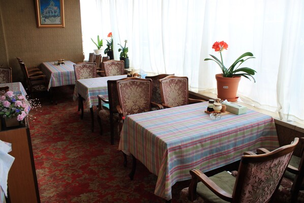 تقديم الإفطار