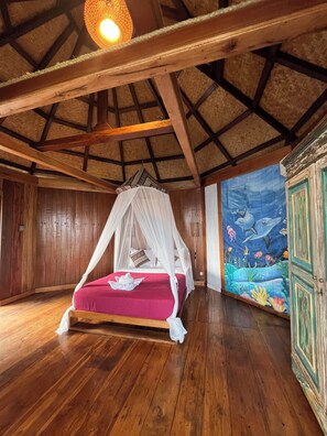 Casa de campo familiar, vistas al mar | Ropa de cama de alta calidad, decoración individual, escritorio