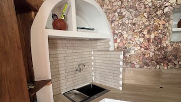 Family Cottage, Ocean View | Private kitchen
