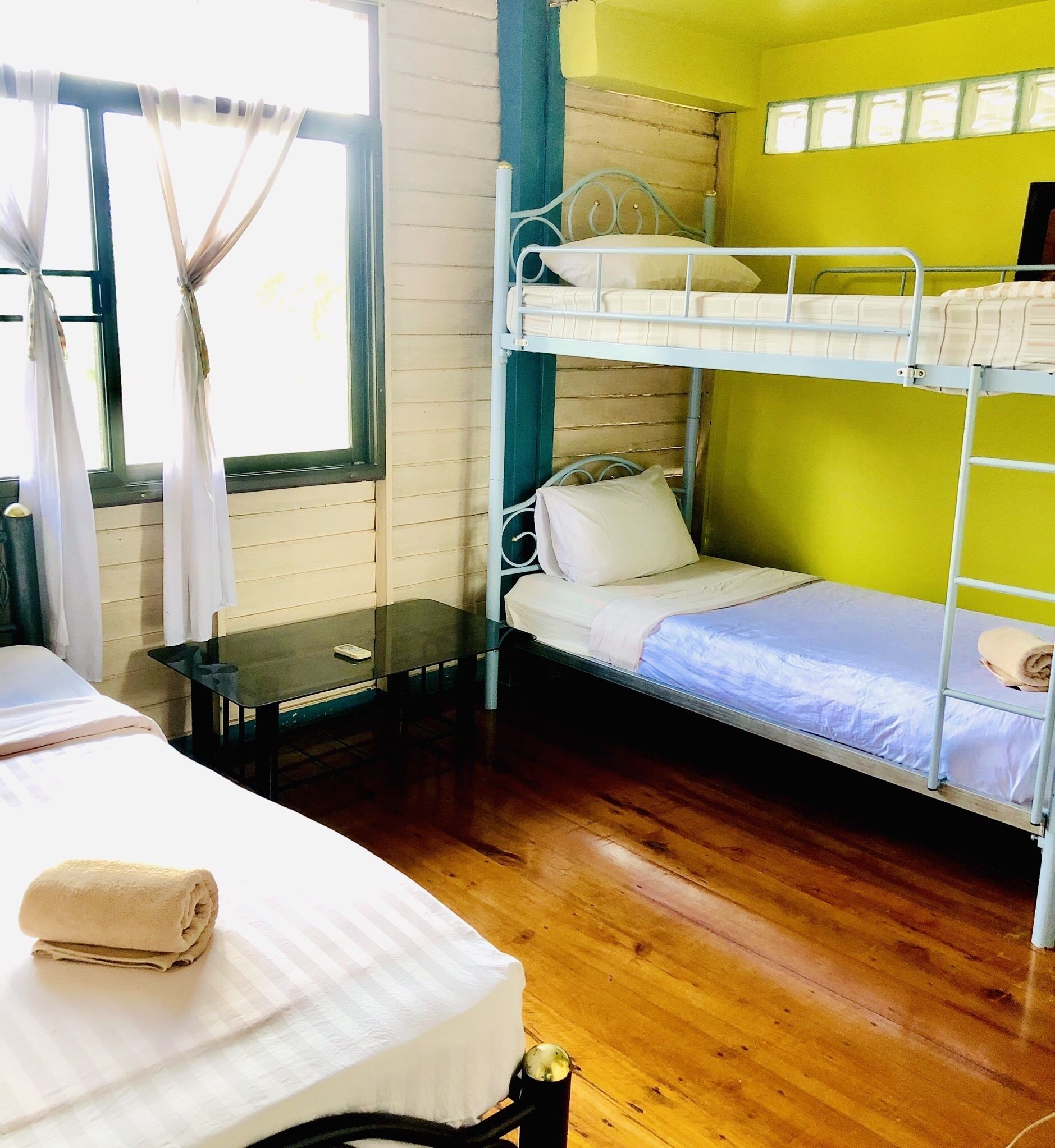 standard fan with shared bathroom | desk, free wifi