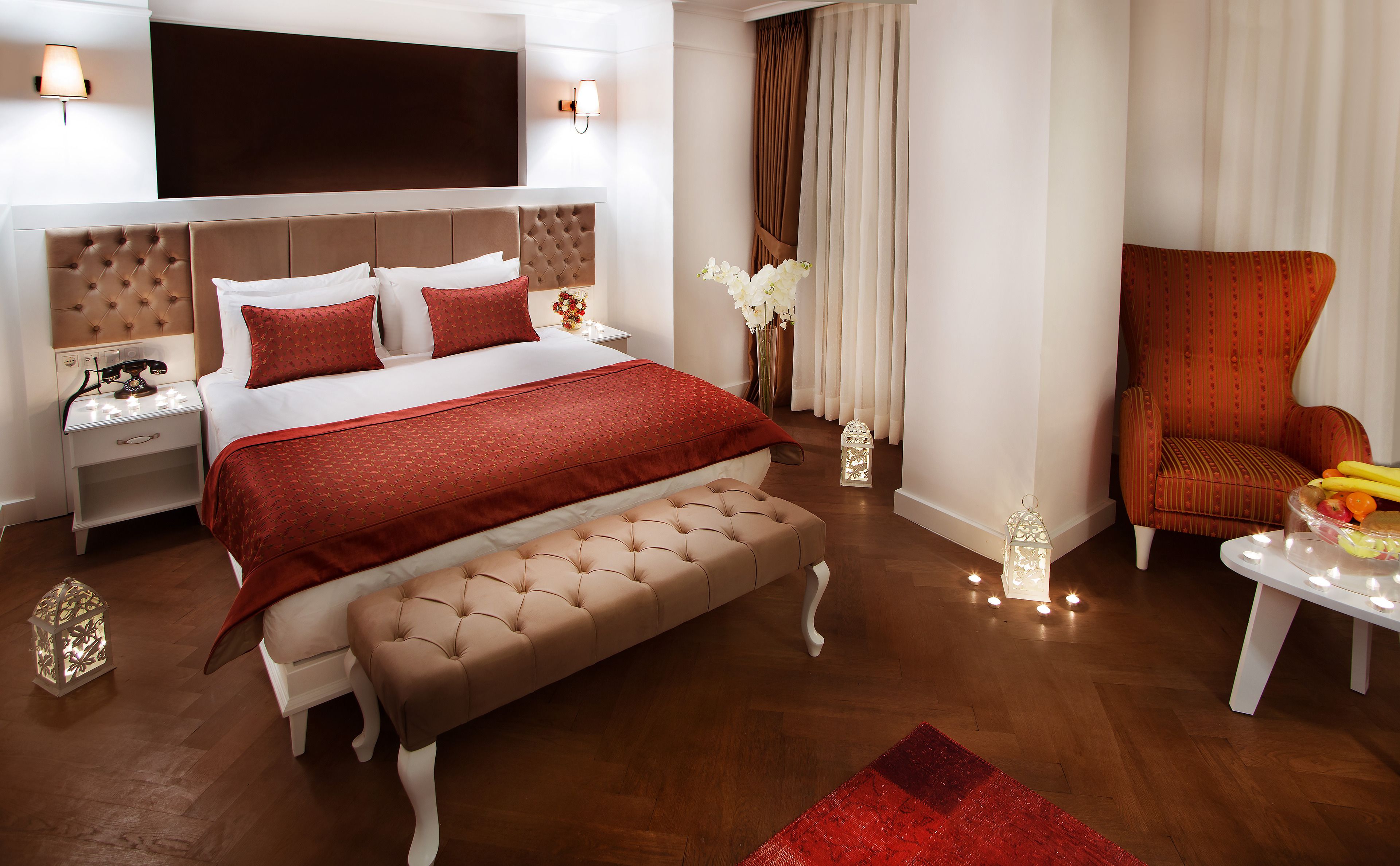 deluxe suite | hypo-allergenic bedding, minibar, in-room safe, desk