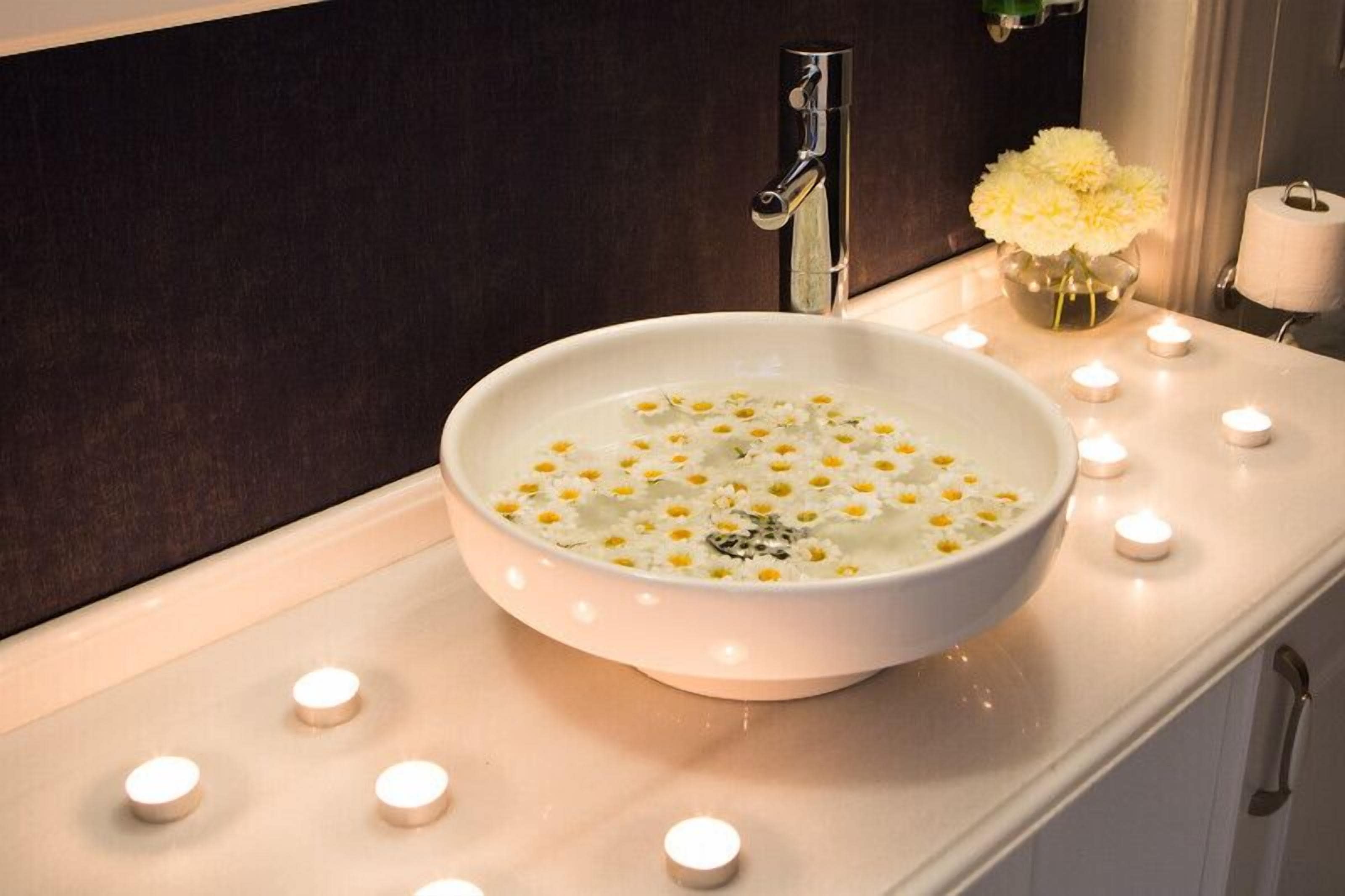 deluxe suite | bathroom sink