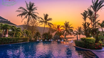 Outdoor pool, pool loungers