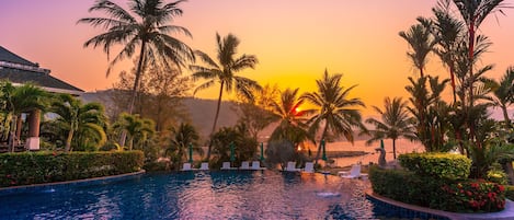 Outdoor pool, sun loungers