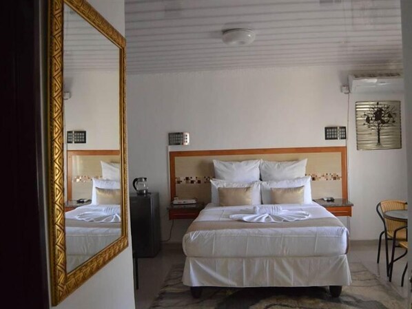 Deluxe Room | In-room safe, desk, free WiFi - Crown Guest Lodge (Francistown)