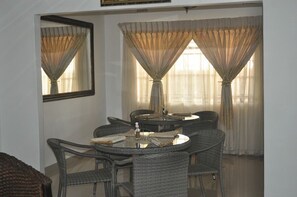 Flat-screen TV - Crown Guest Lodge (Francistown)