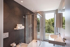 Monolocale Prestige | Bagno | Doccia, soffione a pioggia, bidet