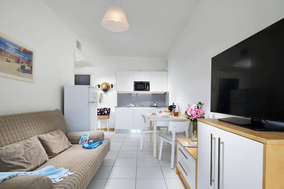 Apartment, 1 Bedroom | Living area