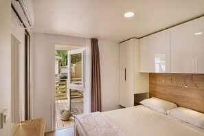 Executive Mobile Home, Garden View | Blackout drapes, free cribs/infant beds, bed sheets - Isamar Holiday Village (Chioggia)