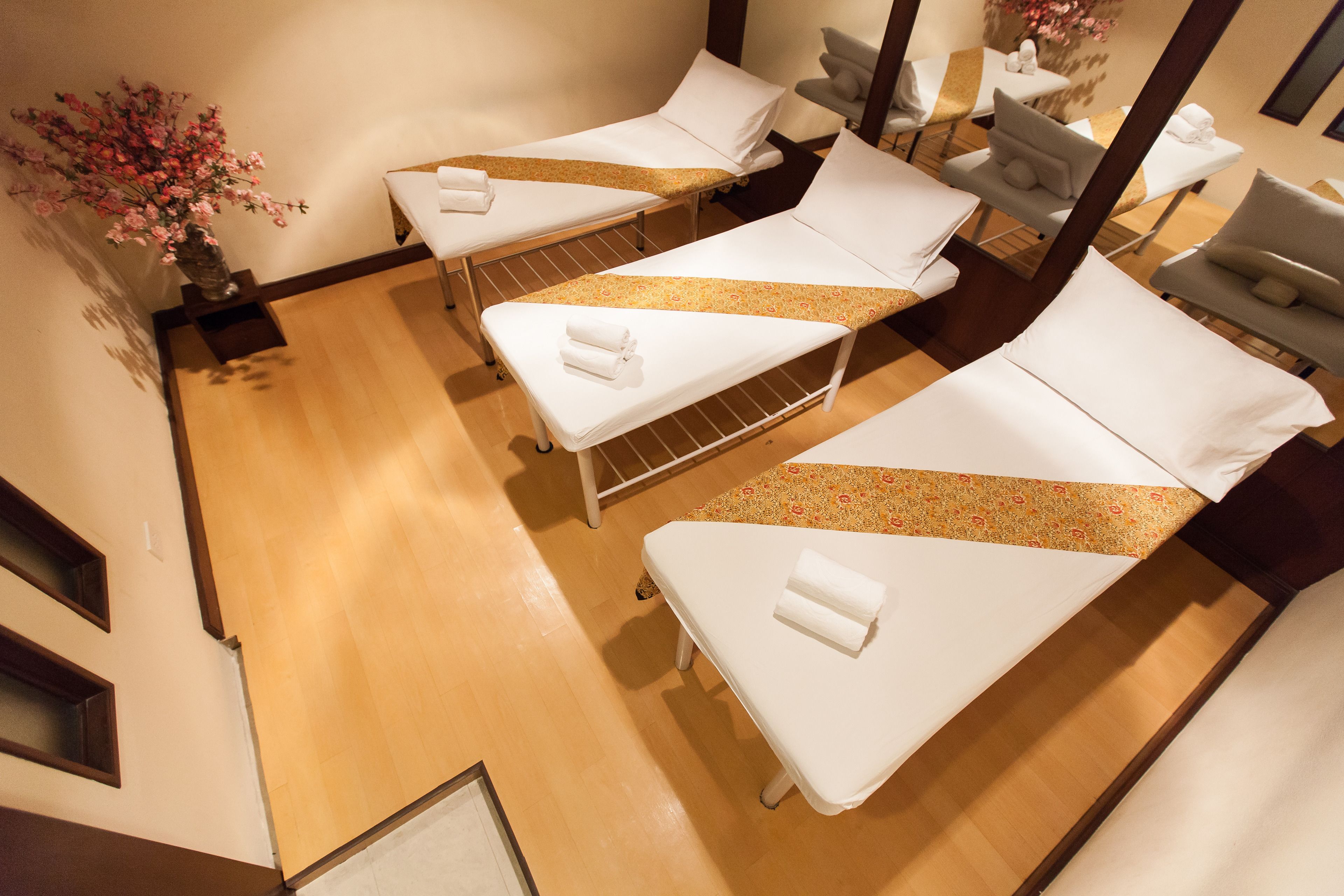 Aromatherapy, Thai massages, reflexology