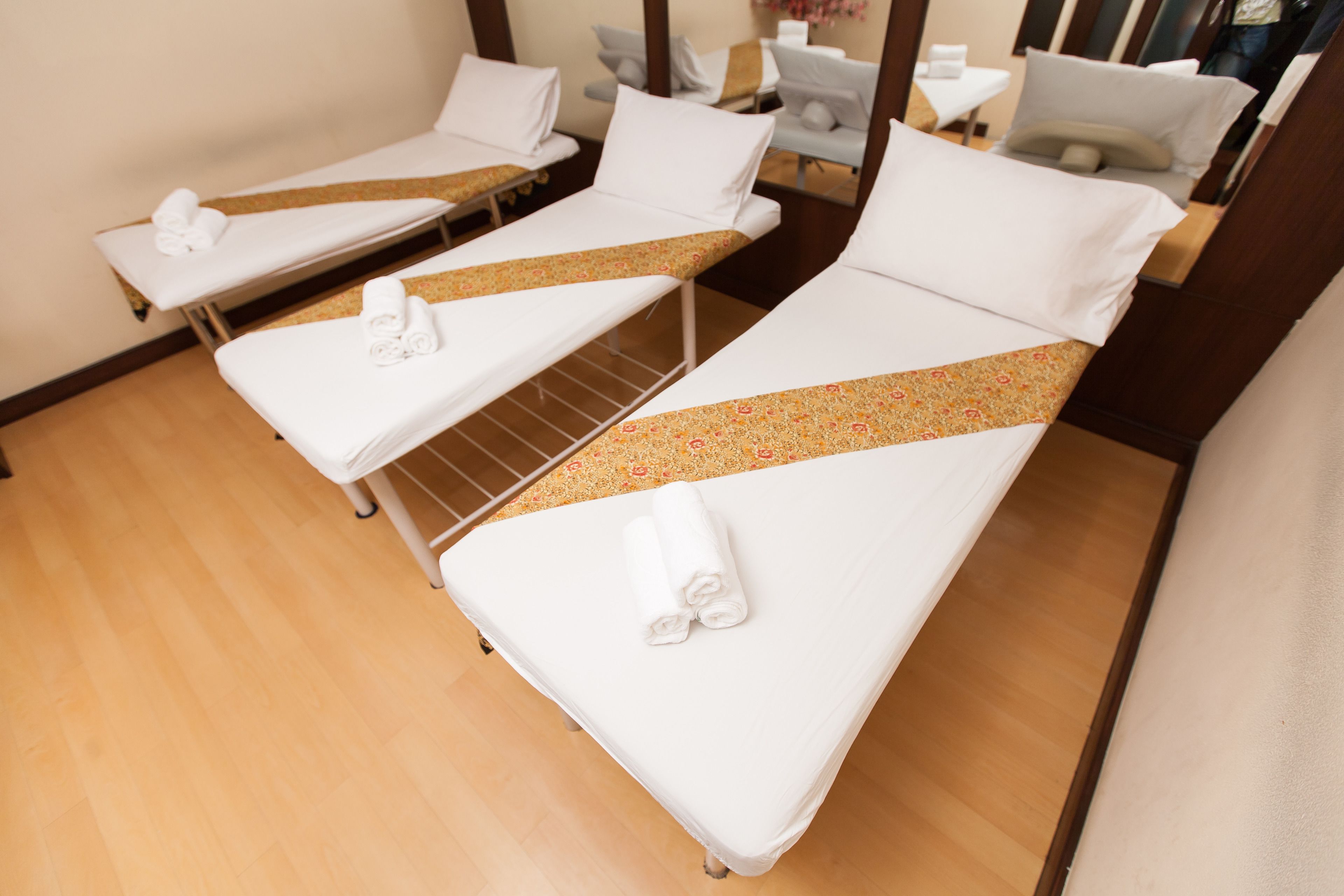 aromatherapy, thai massages, reflexology