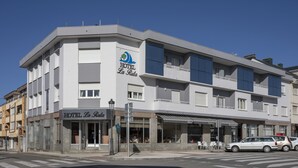 A hotel named HOTEL La Ruta with a modern facade, multiple balconies, and a ground-level restaurant. - Hotel La Ruta (Tapia de Casariego)