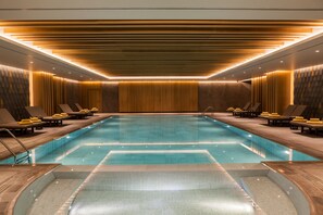 Indoor pool - Wish More Hotel Istanbul (Istanbul)