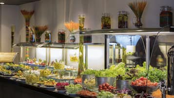 Petit déjeuner buffet (15 EUR par personne)
