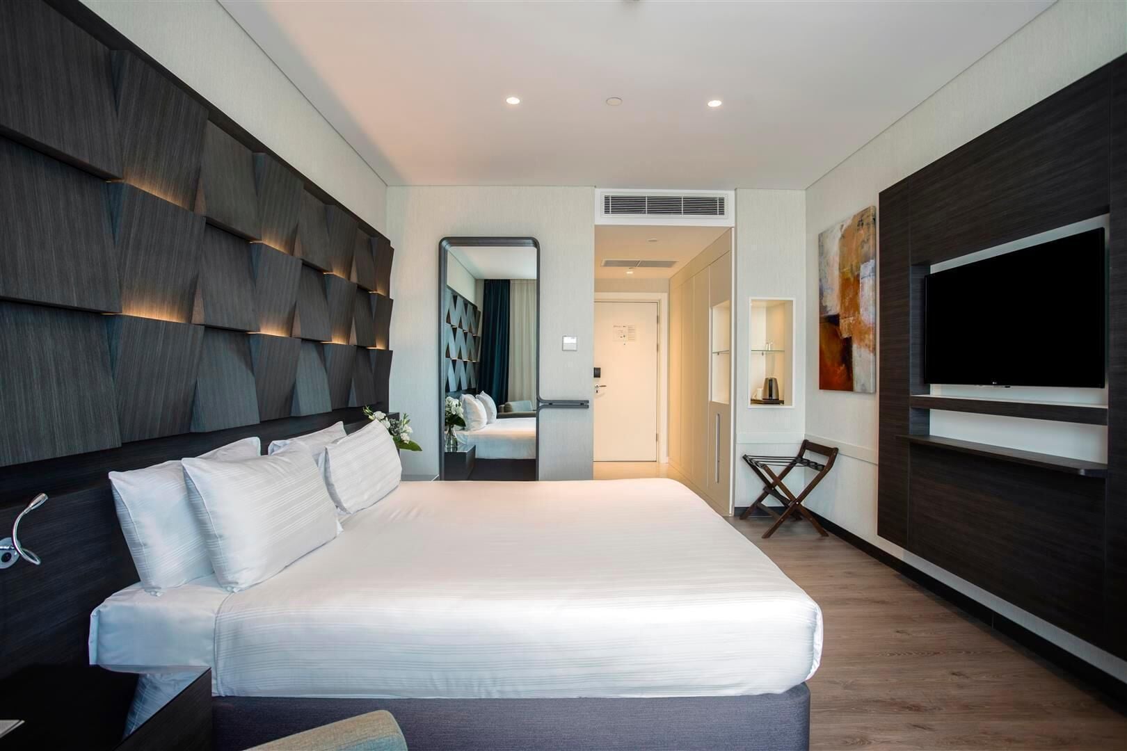 Premium bedding, free minibar, in-room safe, desk