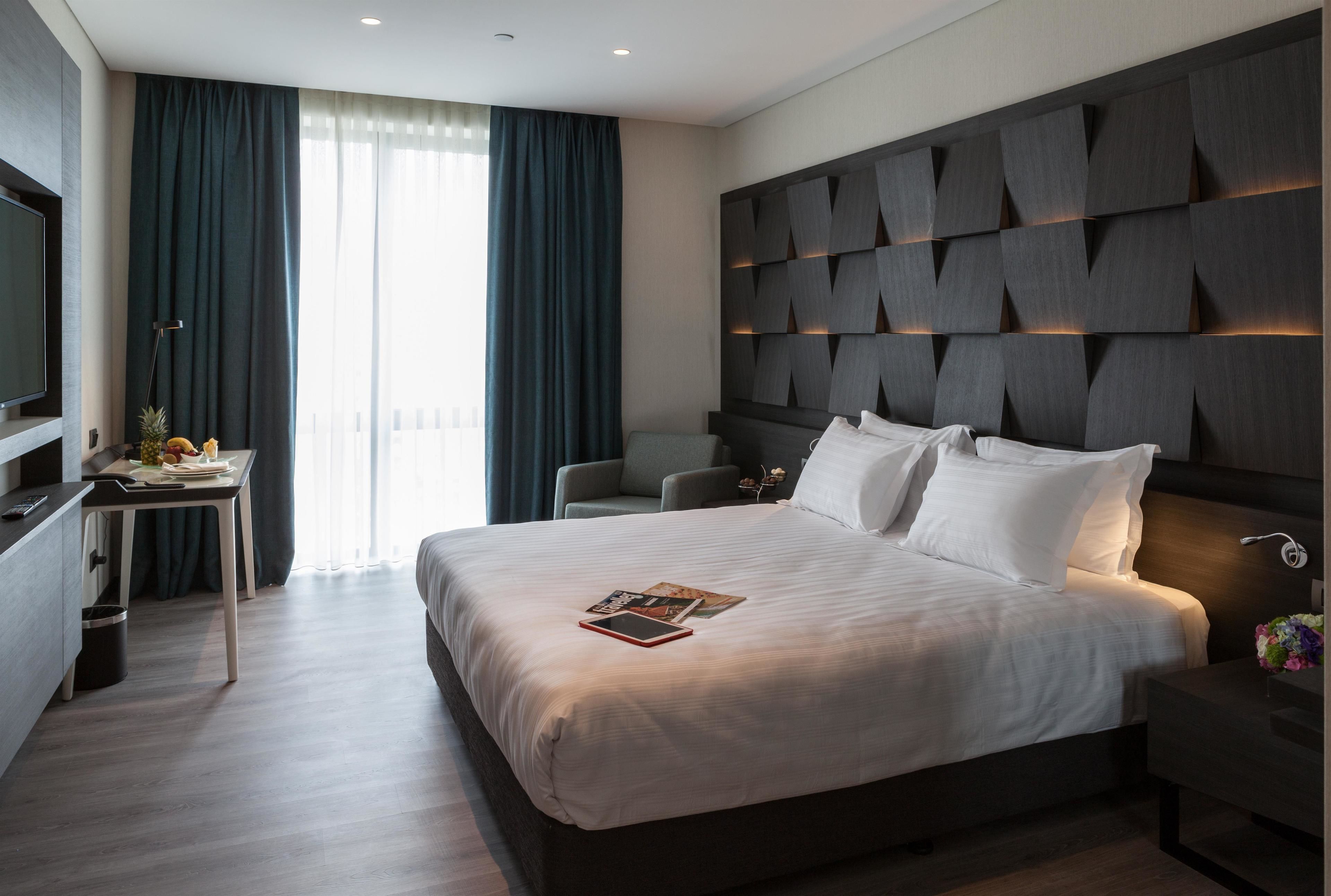 Premium bedding, free minibar, in-room safe, desk