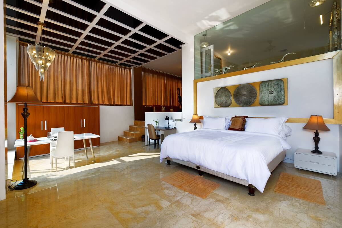 deluxe room | premium bedding, minibar, in-room safe, desk