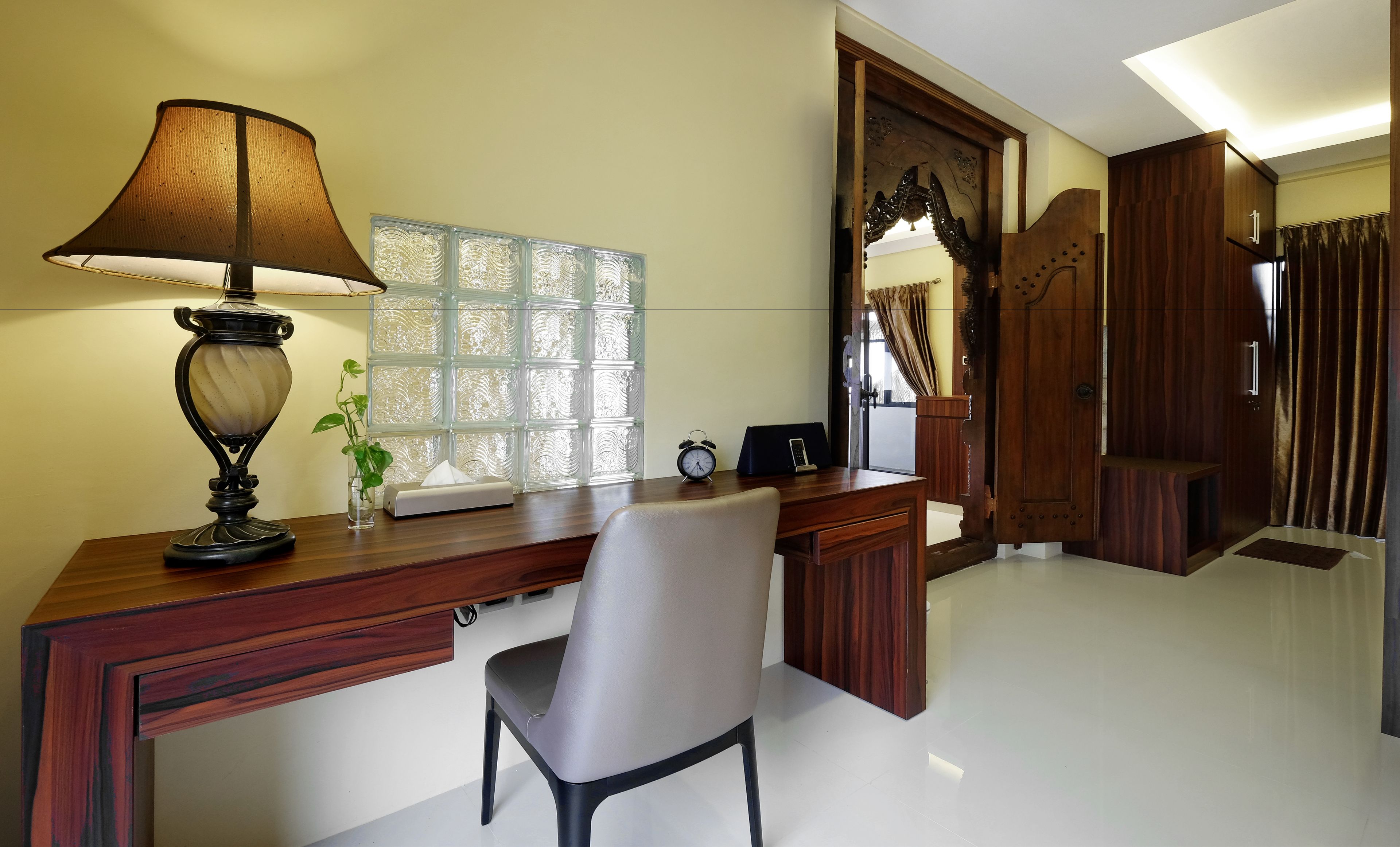 family room | premium bedding, minibar, in-room safe, desk