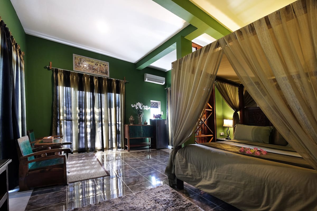 superior room | premium bedding, minibar, in-room safe, desk