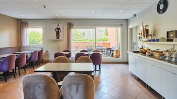 Daily buffet breakfast (EUR 15 per person)