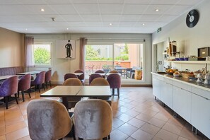 Dagelijks ontbijtbuffet (EUR 15 per persoon)