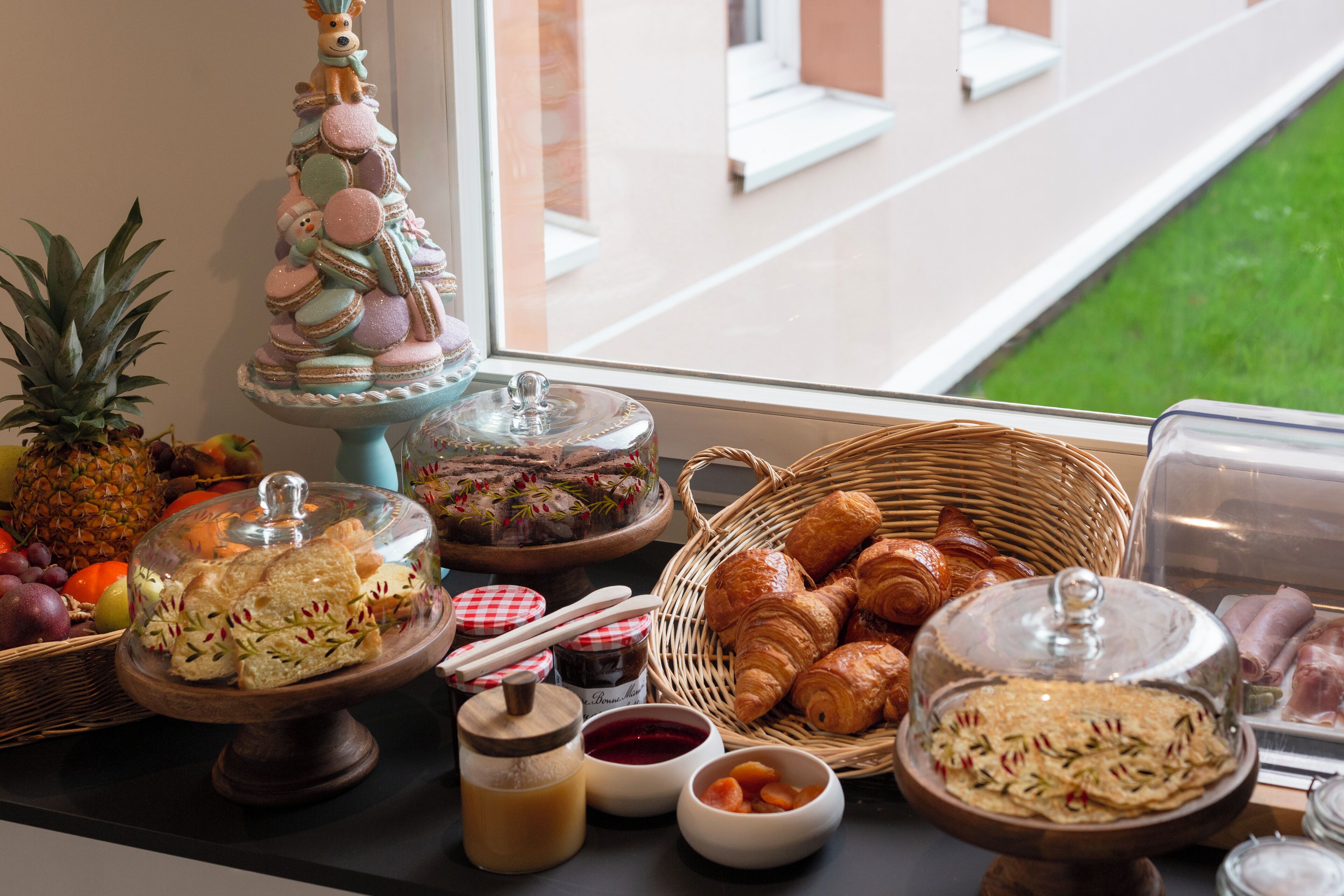 Daily buffet breakfast (EUR 15 per person)