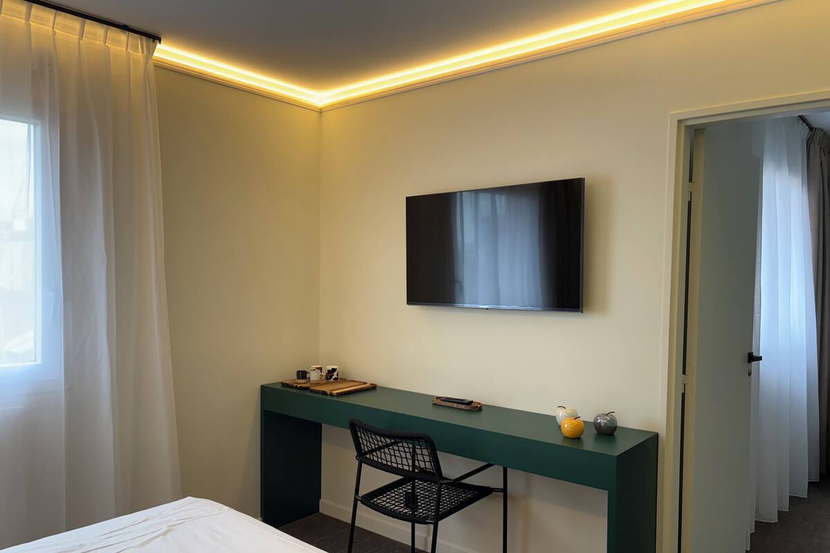 Deluxe kamer | Badkamer | Een regendouche, gratis toiletartikelen, een haardroger, handdoeken