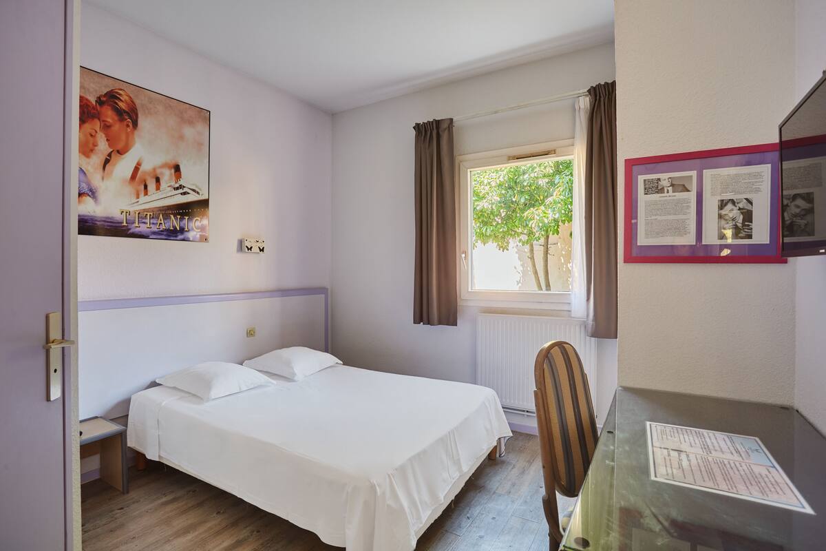 Quarto casal clássico | 1 quarto, escrivaninha, cortinas blackout, quartos à prova de som