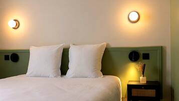 Quarto superior, 1 cama Queen | Cofres nos quartos, individualmente decorados, escrivaninha