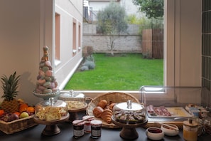 Daily buffet breakfast for a fee - Kyriad - Joinville-Le-Pont (Joinville-le-Pont)
