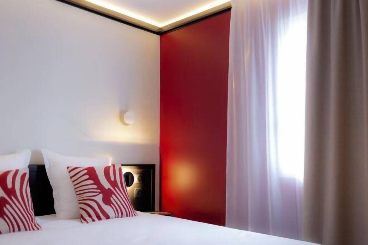 In-room safe, blackout drapes, soundproofing, iron/ironing board