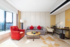City View Deluxe King-bed Room | Minibar, in-room safe, desk, blackout drapes - Grand Metro Park Hotel Beijing (Beijing)