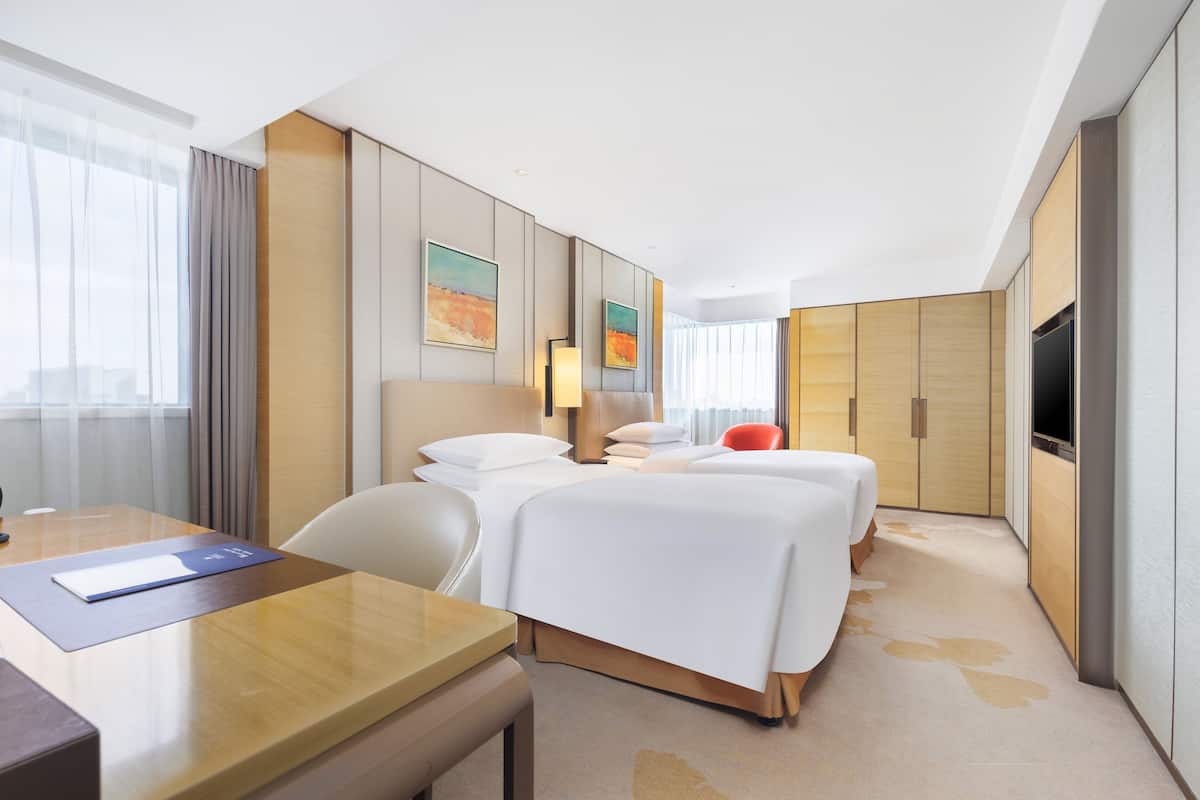 Standaard Twin kamer, niet-roken | 1 slaapkamer, een minibar, een kluis op de kamer, een bureau