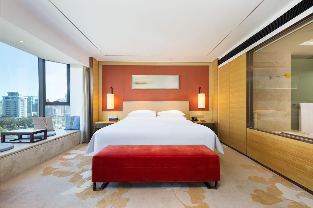 1 slaapkamer, een minibar, een kluis op de kamer, een bureau