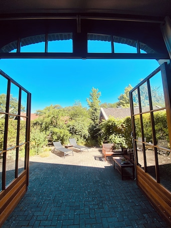 10 bedrooms, hypo-allergenic bedding, minibar, individually decorated