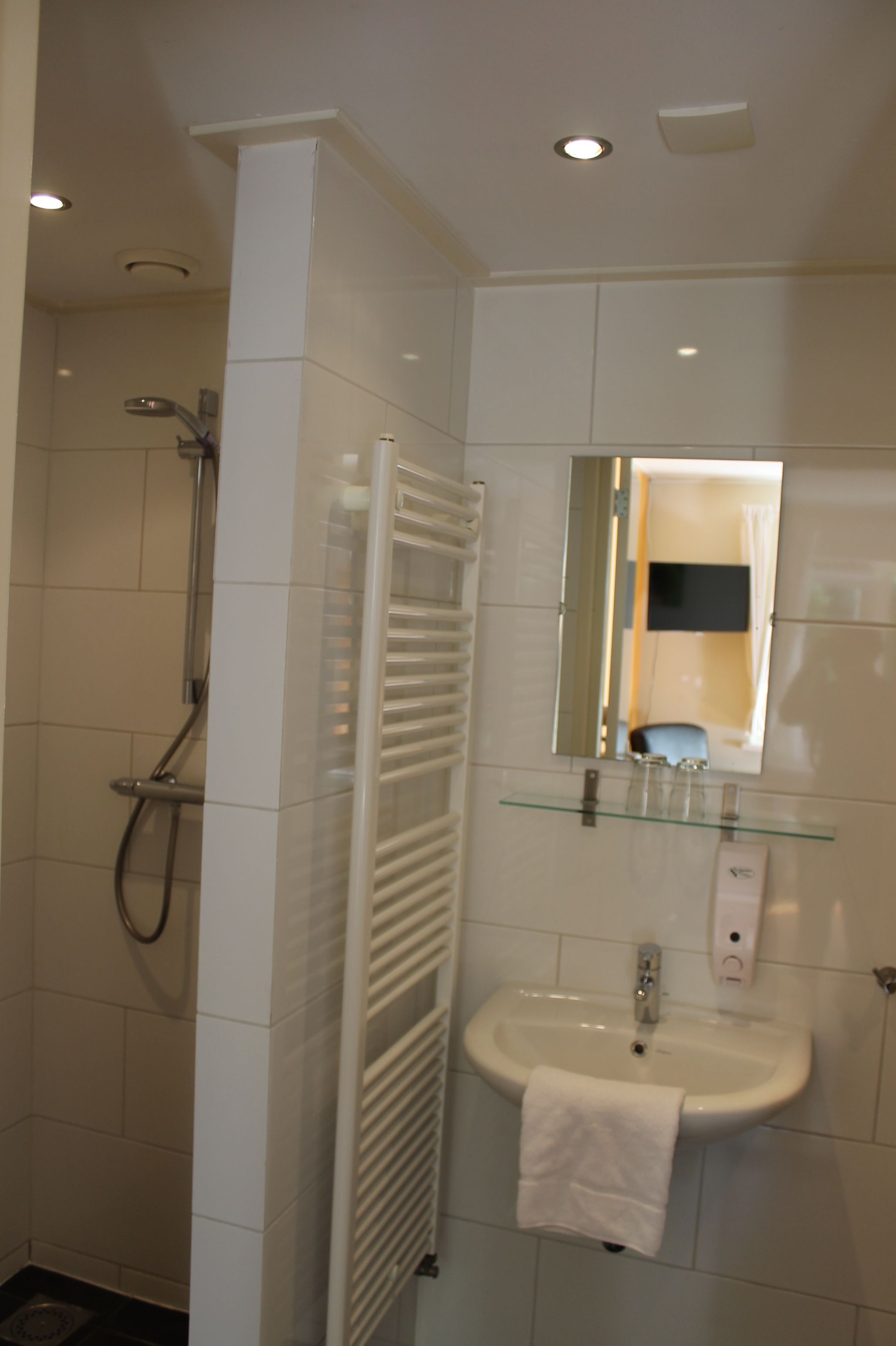 basic double room, 2 single beds (1st floor) | bathroom | shower, free toiletries, hair dryer, towels