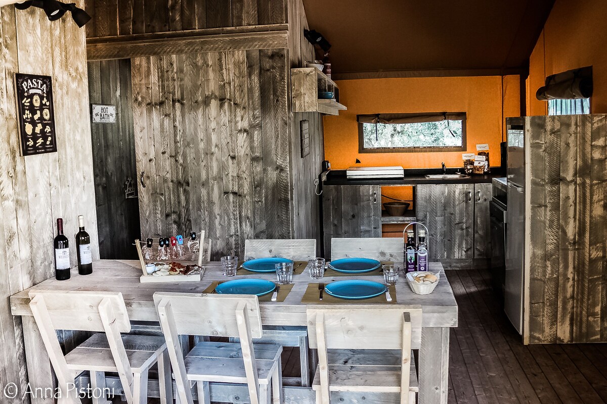 เอ็กเซกคิวทีฟเต็นท์ | ครัวส่วนตัว | เตาประกอบอาหาร, เก้าอี้กินข้าวสำหรับเด็ก, เครื่องครัว/จาน/ช้อนส้อม