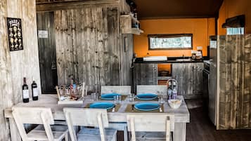 Executive Tent | Private kitchen | Stovetop, high chair, cookware/dishes/utensils