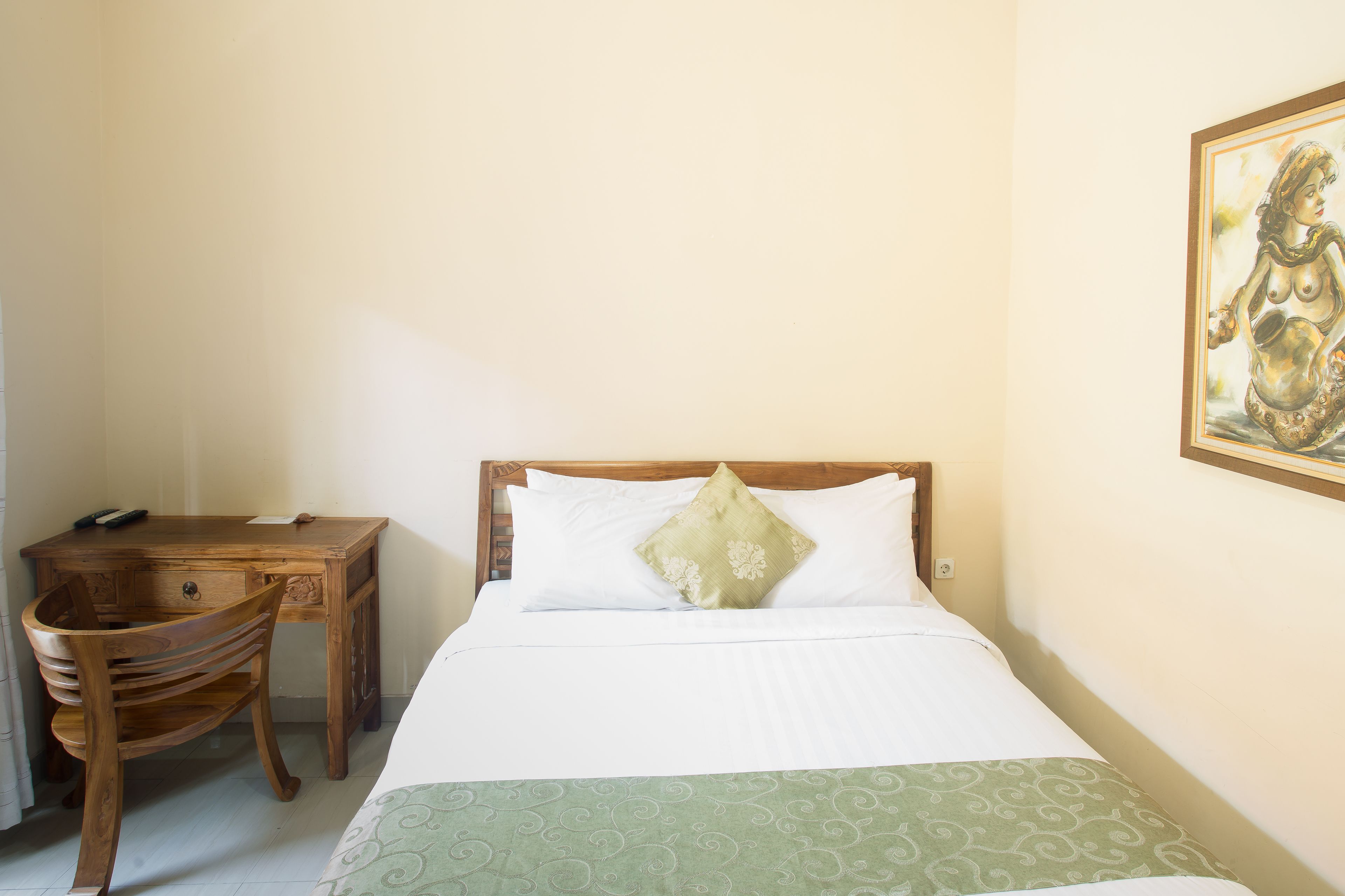 standard room | desk, soundproofing, free wifi, bed sheets