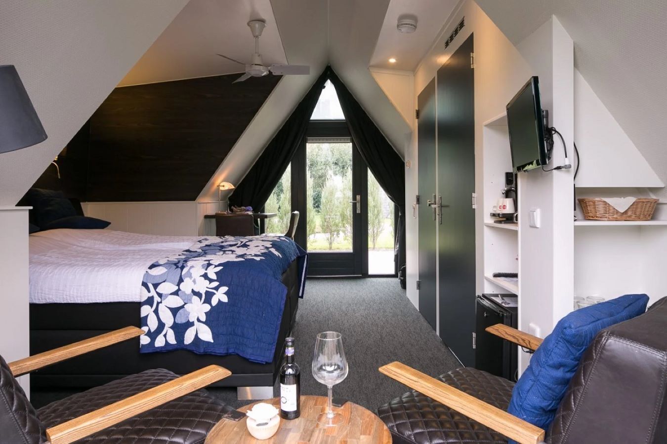 0-inch flat-screen tv with digital channels, tv